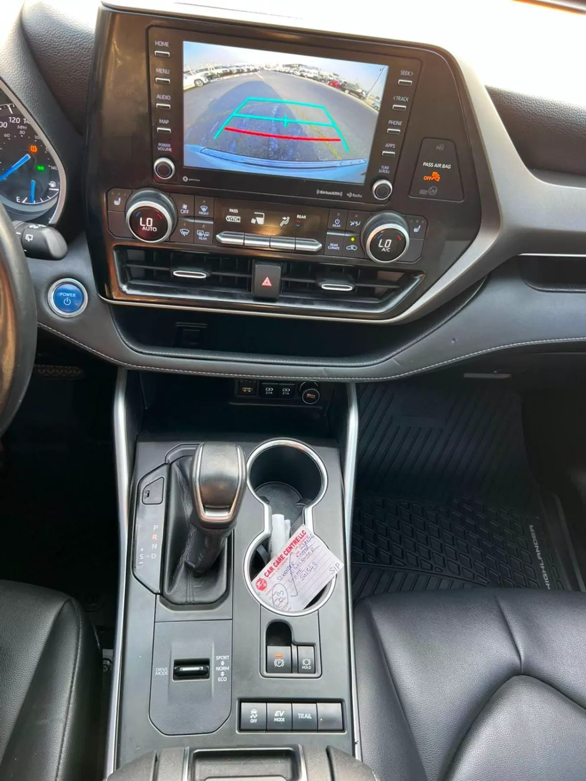 Toyota Highlander Xle 2020 Toyota Highlander Hybrid Full Option 2.5L V4 - Sunroof - Leather Seat - Rear Camera & Sensor --22-0