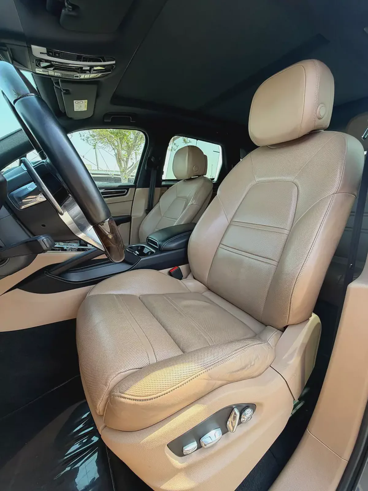Porsche Cayenne S 2019 GCC Specs Full Service History Clean Car-12-12