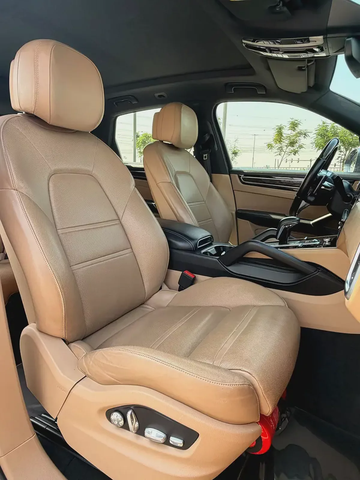 Porsche Cayenne S 2019 GCC Specs Full Service History Clean Car-13-13