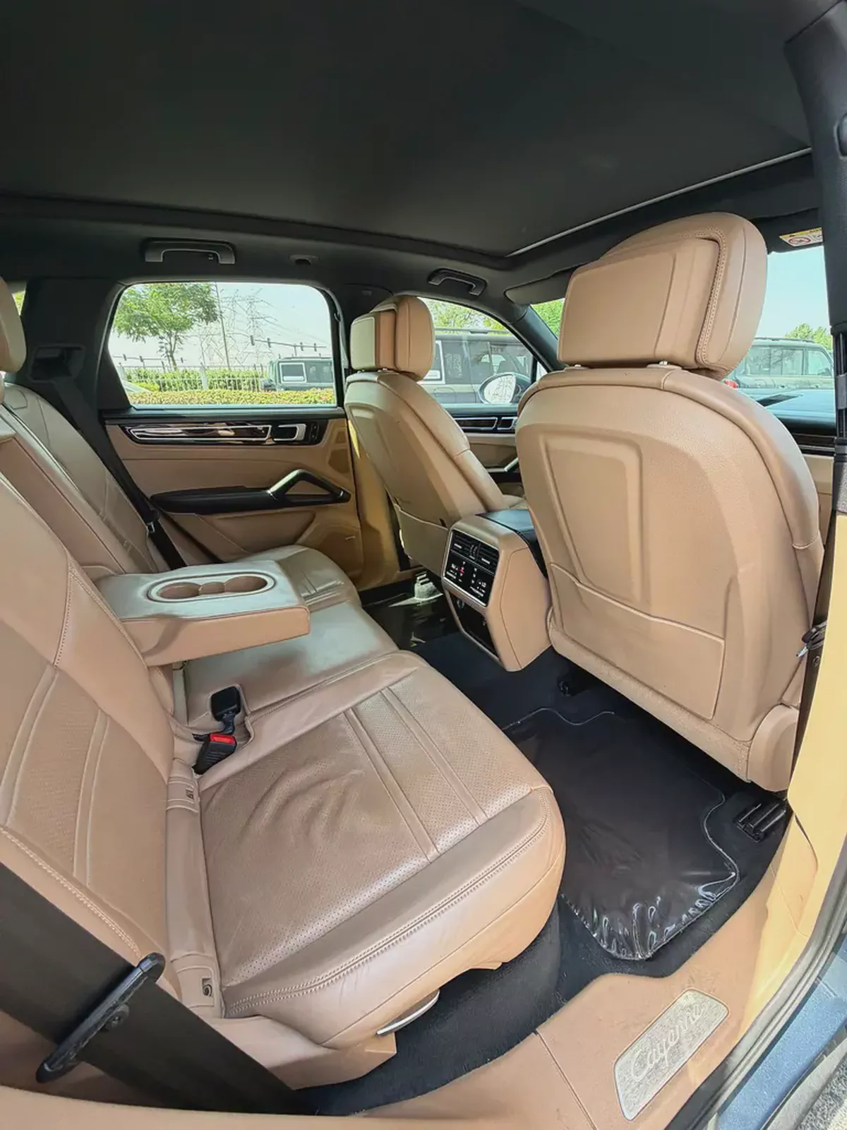 Porsche Cayenne S 2019 GCC Specs Full Service History Clean Car-14-14