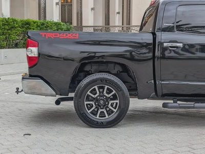 Toyota Tundra CrewMax Limited 2019 | 5.7L i-Force V8 | Full Size Luxury Pickup-7