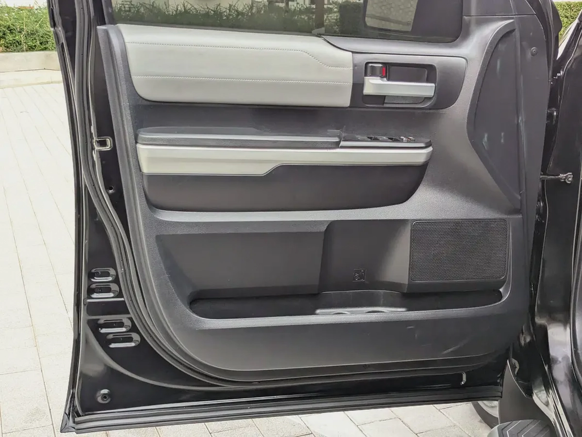 Toyota Tundra CrewMax Limited 2019 | 5.7L i-Force V8 | Full Size Luxury Pickup
