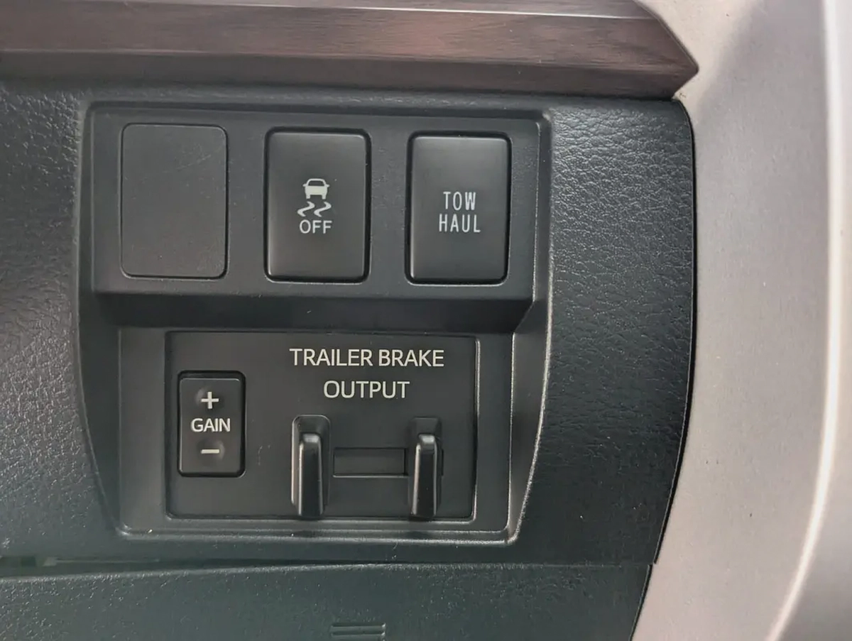 Toyota Tundra CrewMax Limited 2019 | 5.7L i-Force V8 | Full Size Luxury Pickup