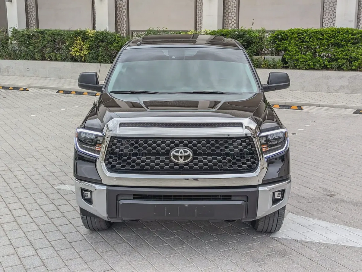 Toyota Tundra CrewMax Limited 2019 | 5.7L i-Force V8 | Full Size Luxury Pickup