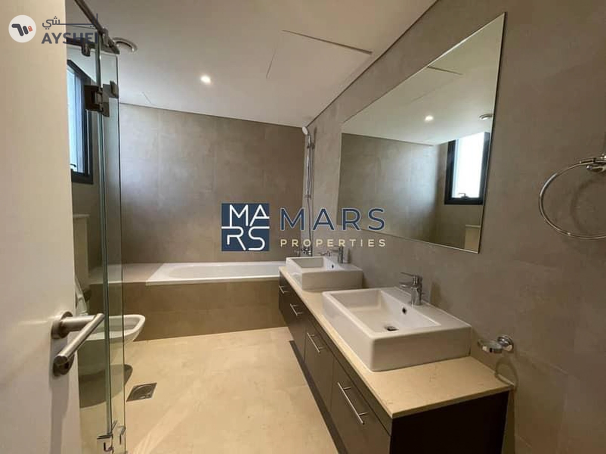 🌟 Luxurious 5-Bedroom Signature Villa for Sale in Nasma Residence