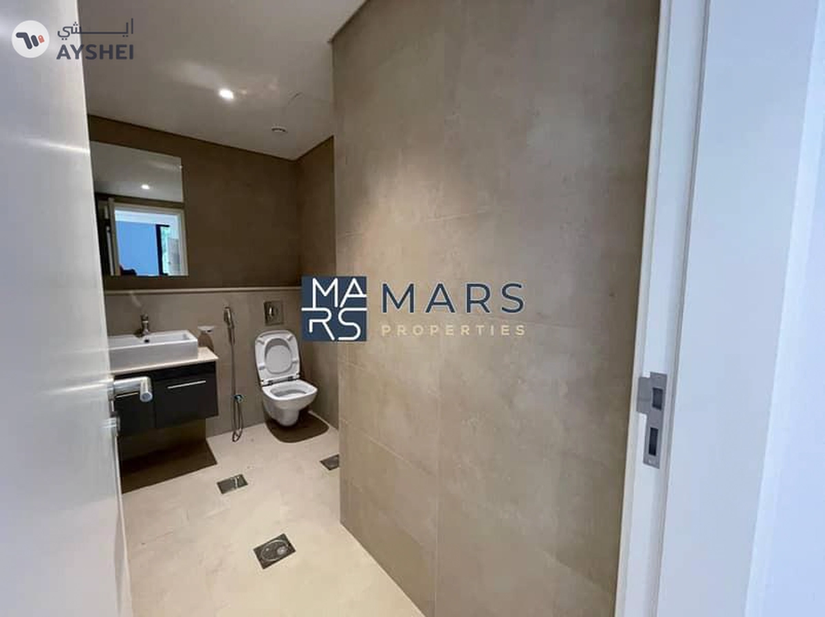 🌟 Luxurious 5-Bedroom Signature Villa for Sale in Nasma Residence