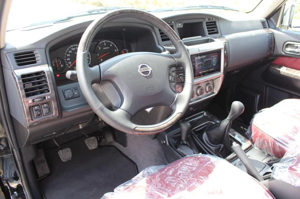 Nissan Patrol SUPER SAFARI Manual Gear |Brand New | Under Official Dealer Warranty | Full Option-5-0