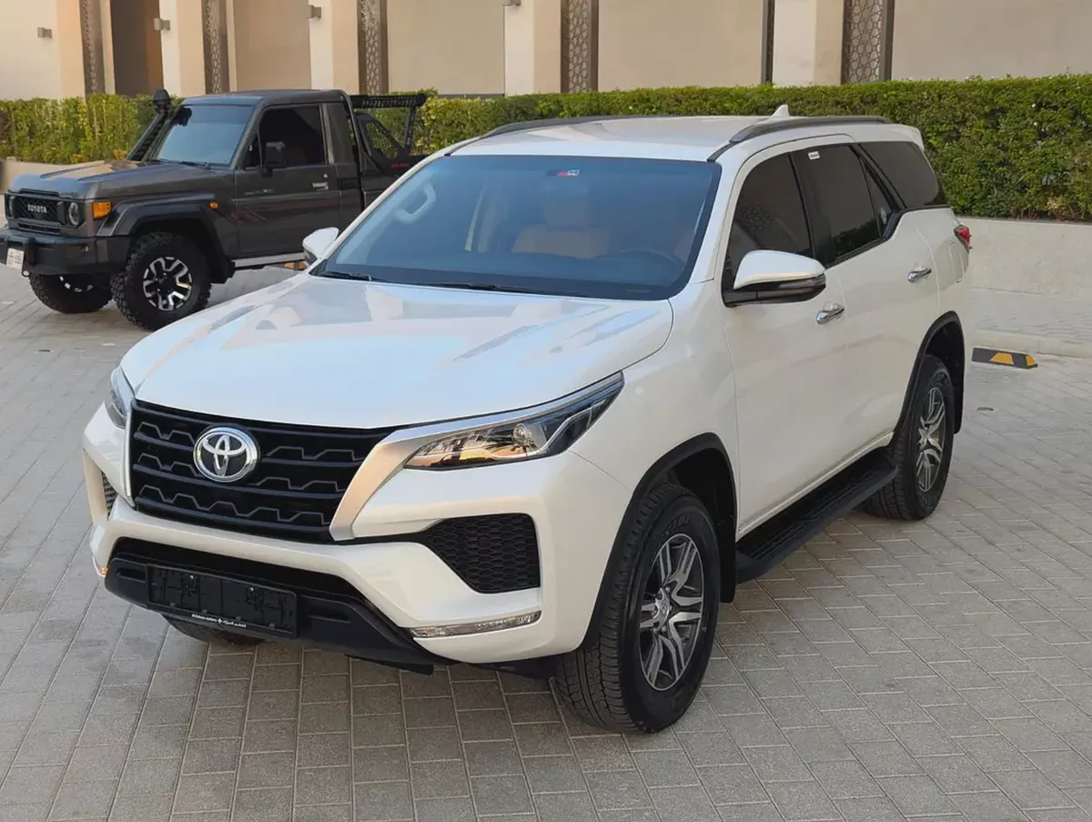 Toyota Fortuner 2023 4X4 V4 2.7L Excellent Condition-1-1