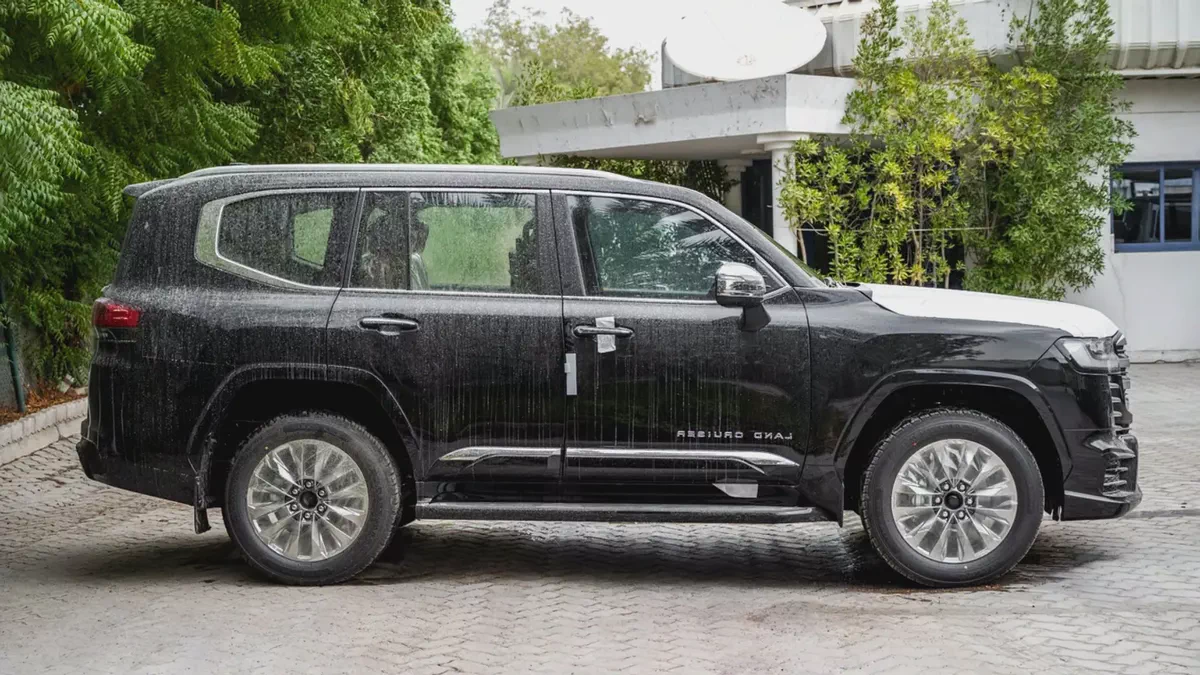 Toyota Land Cruiser VXR 3.5L 2026 GCC Specs For Export-2-2