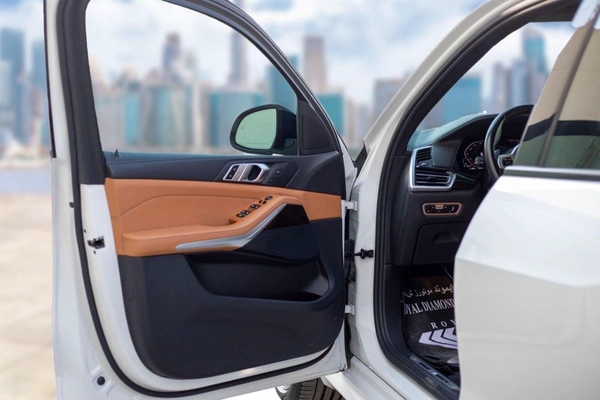 BMW X5 40i M SPORT | GCC | Under warranty & Service contract