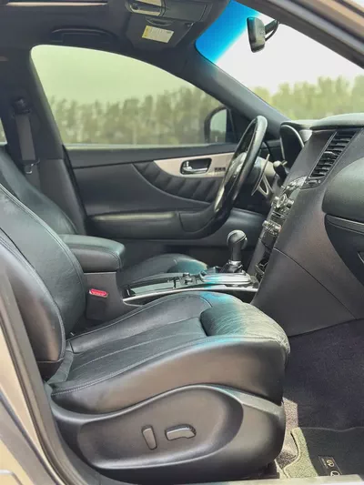 Infiniti QX70 S 2014 | GCC Specs | V6 3.7L | Well Maintained-9