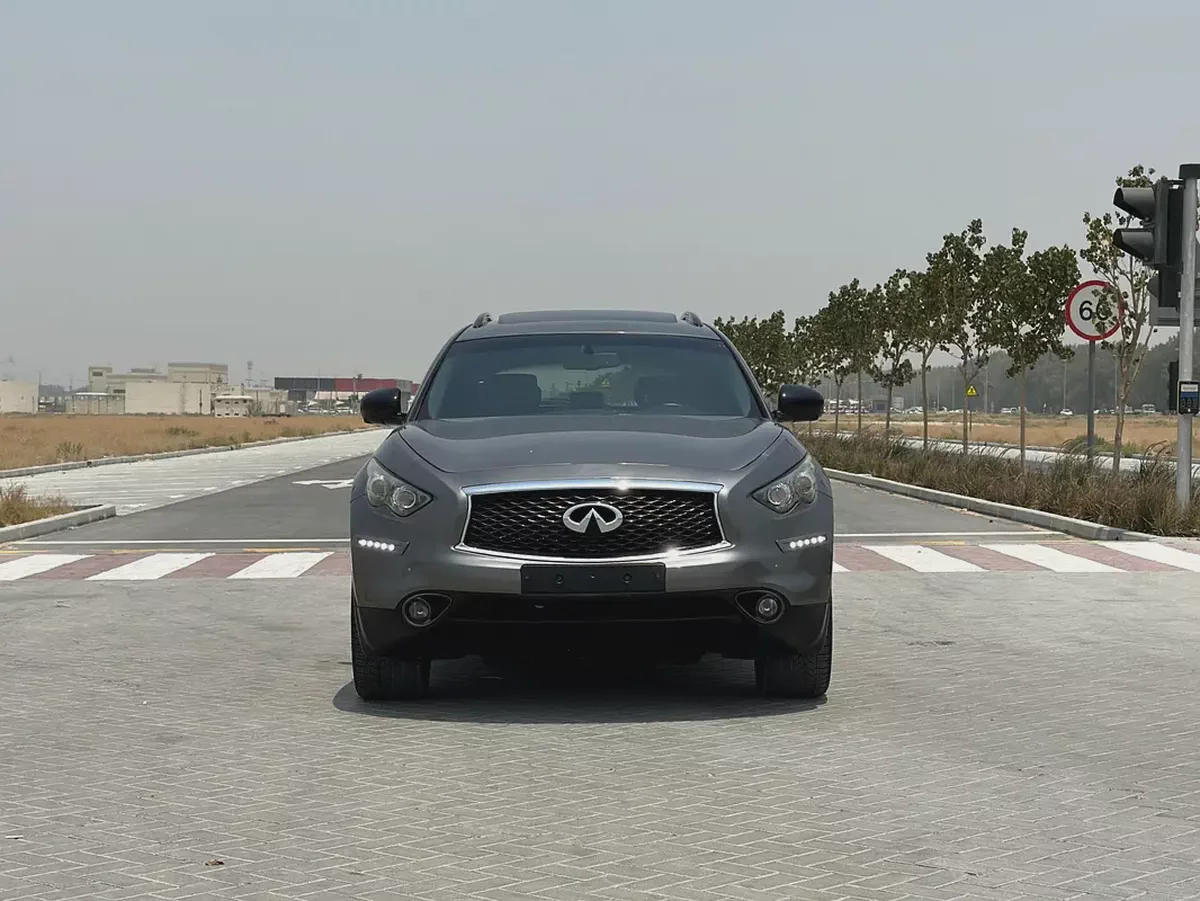 Infiniti QX70 S 2014 | GCC Specs | V6 3.7L | Well Maintained-2-2