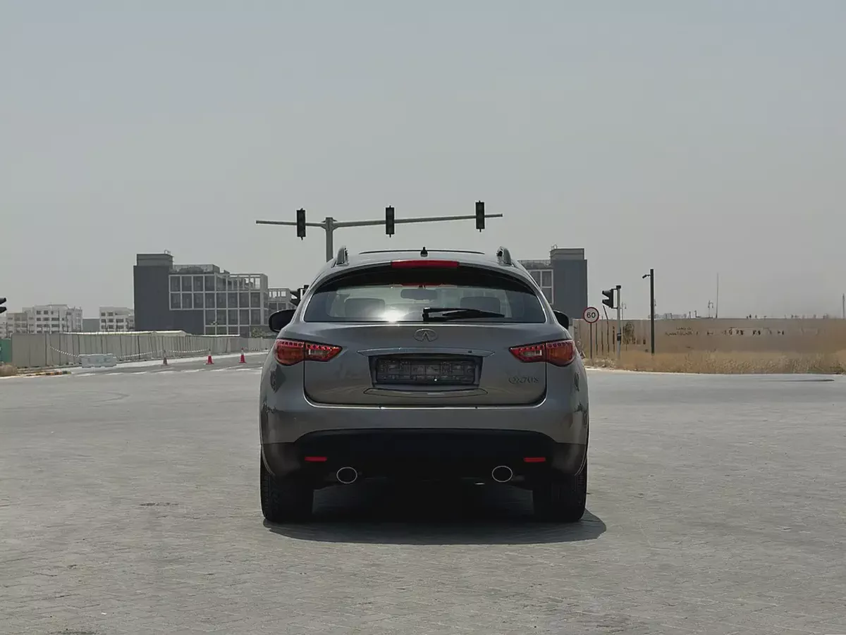 Infiniti QX70 S 2014 | GCC Specs | V6 3.7L | Well Maintained-3-3