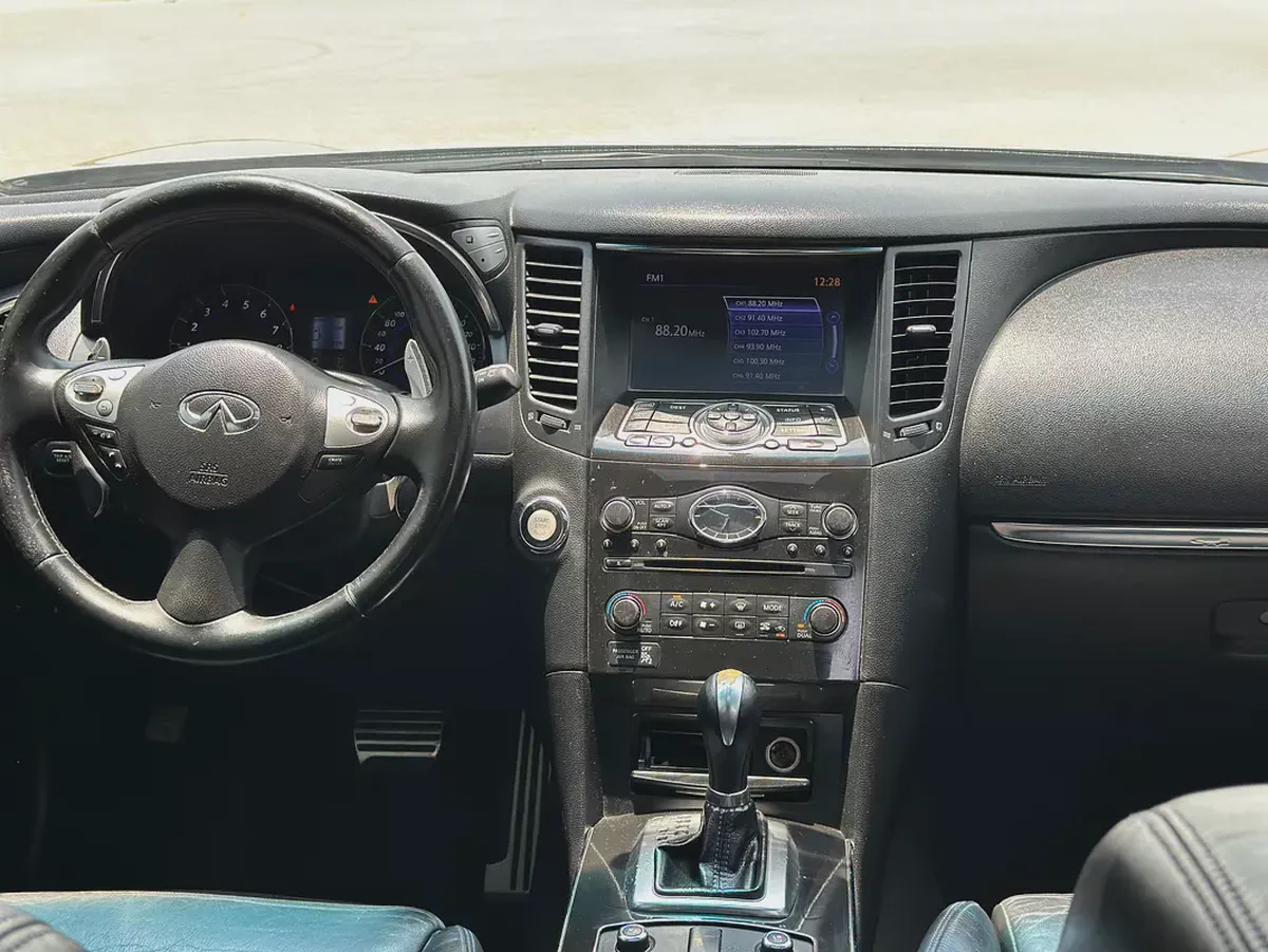 Infiniti QX70 S 2014 | GCC Specs | V6 3.7L | Well Maintained-7-7