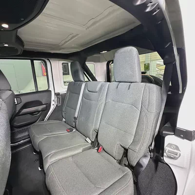 2025 Jeep Wrangler Sahara V6-9