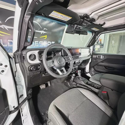 2025 Jeep Wrangler Sahara V6-10