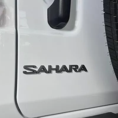 2025 Jeep Wrangler Sahara V6-12