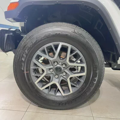 2025 Jeep Wrangler Sahara V6-14