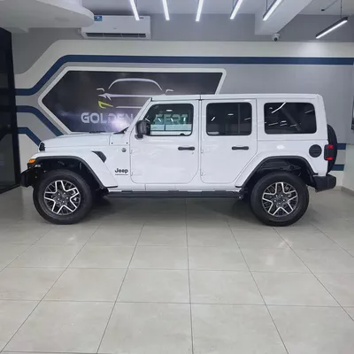 2025 Jeep Wrangler Sahara V6-2