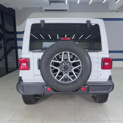2025 Jeep Wrangler Sahara V6-4