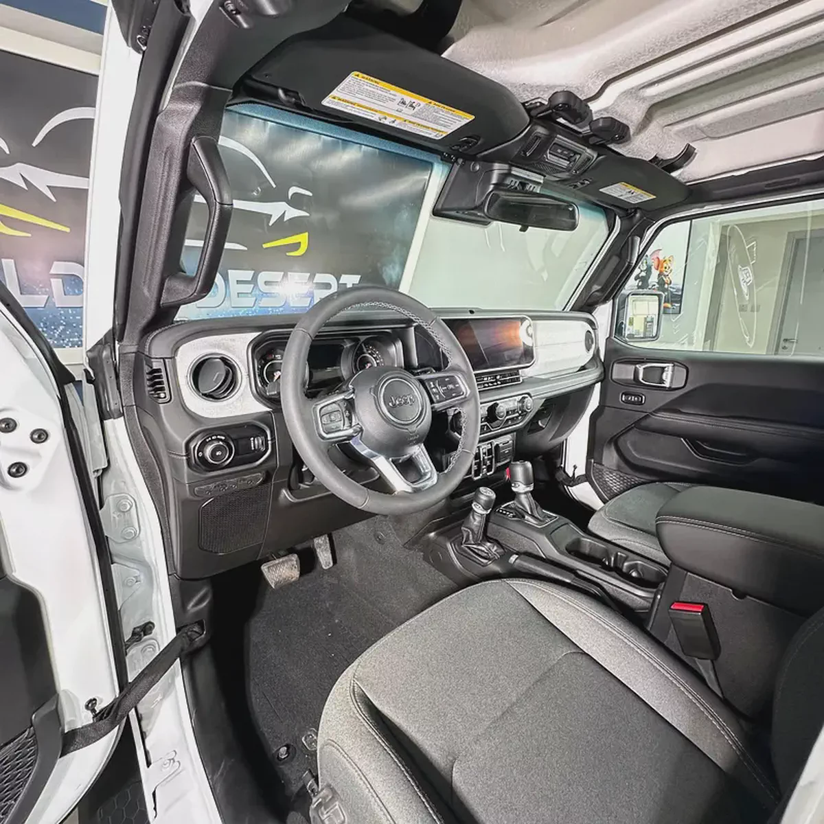 2025 Jeep Wrangler Sahara V6-10-10