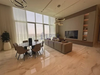 Spacious Penthouse| Luxury Living| High-end-6