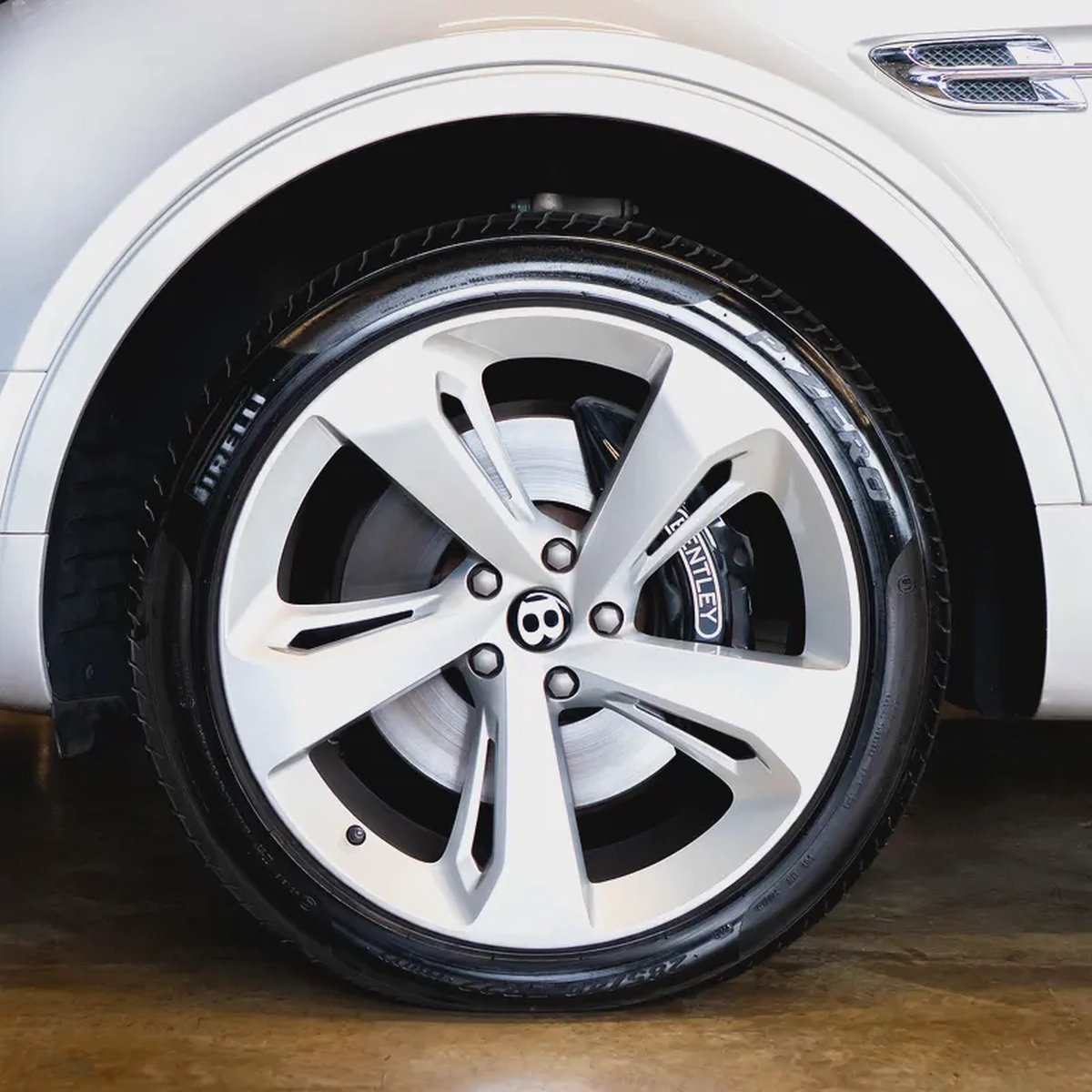 AED 4,982 P.M • 0% Downpayment • Bentley Bentayga • 1 Year Warranty-5-5