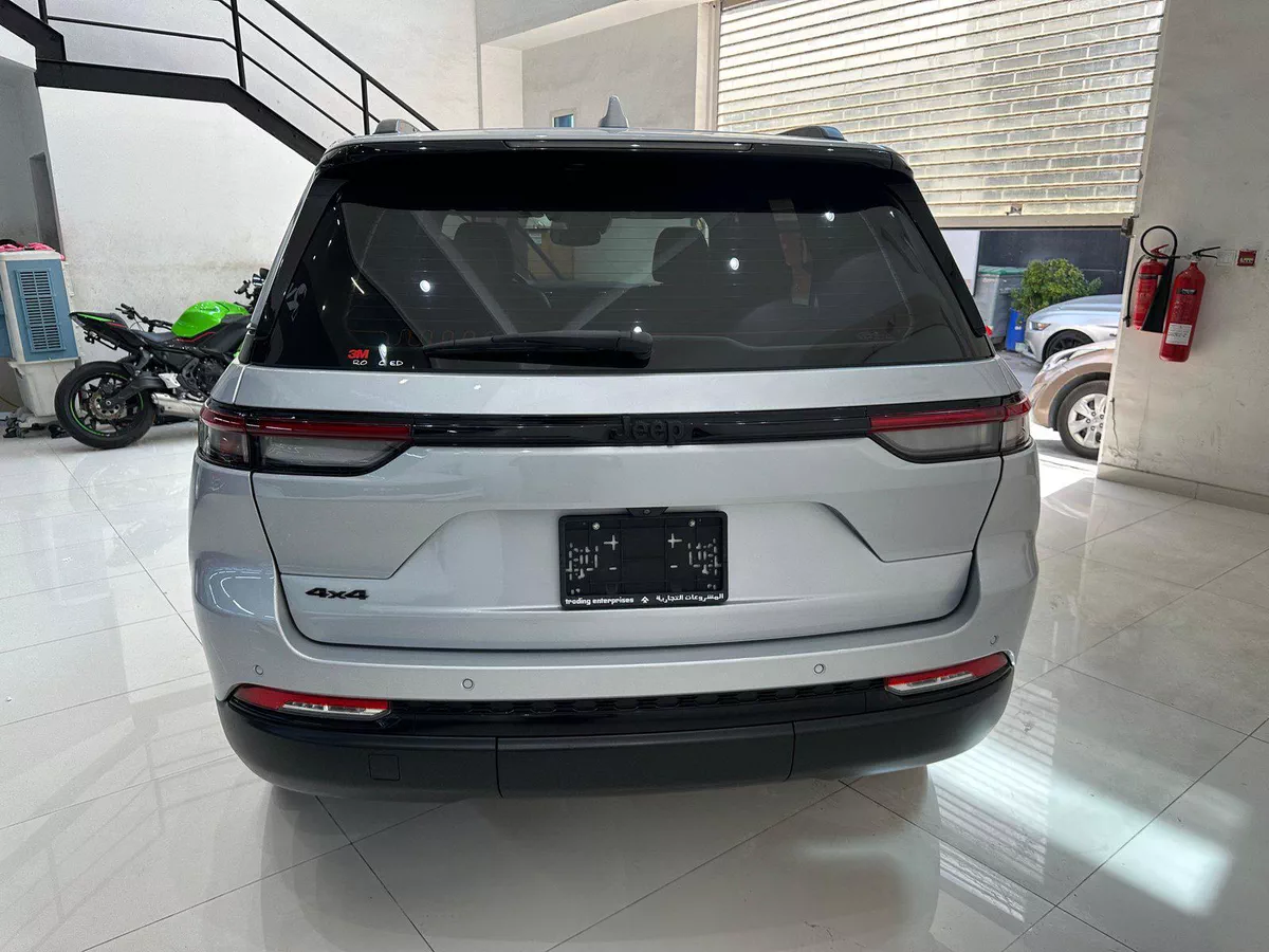 2022 Jeep Grand Cherokee Altitude 3.6L V6 // EMI Starts from 2,100 AED-3-3