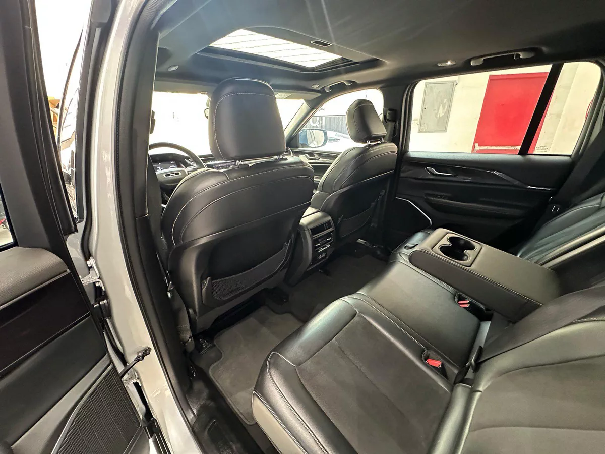2022 Jeep Grand Cherokee Altitude 3.6L V6 // EMI Starts from 2,100 AED-2-2
