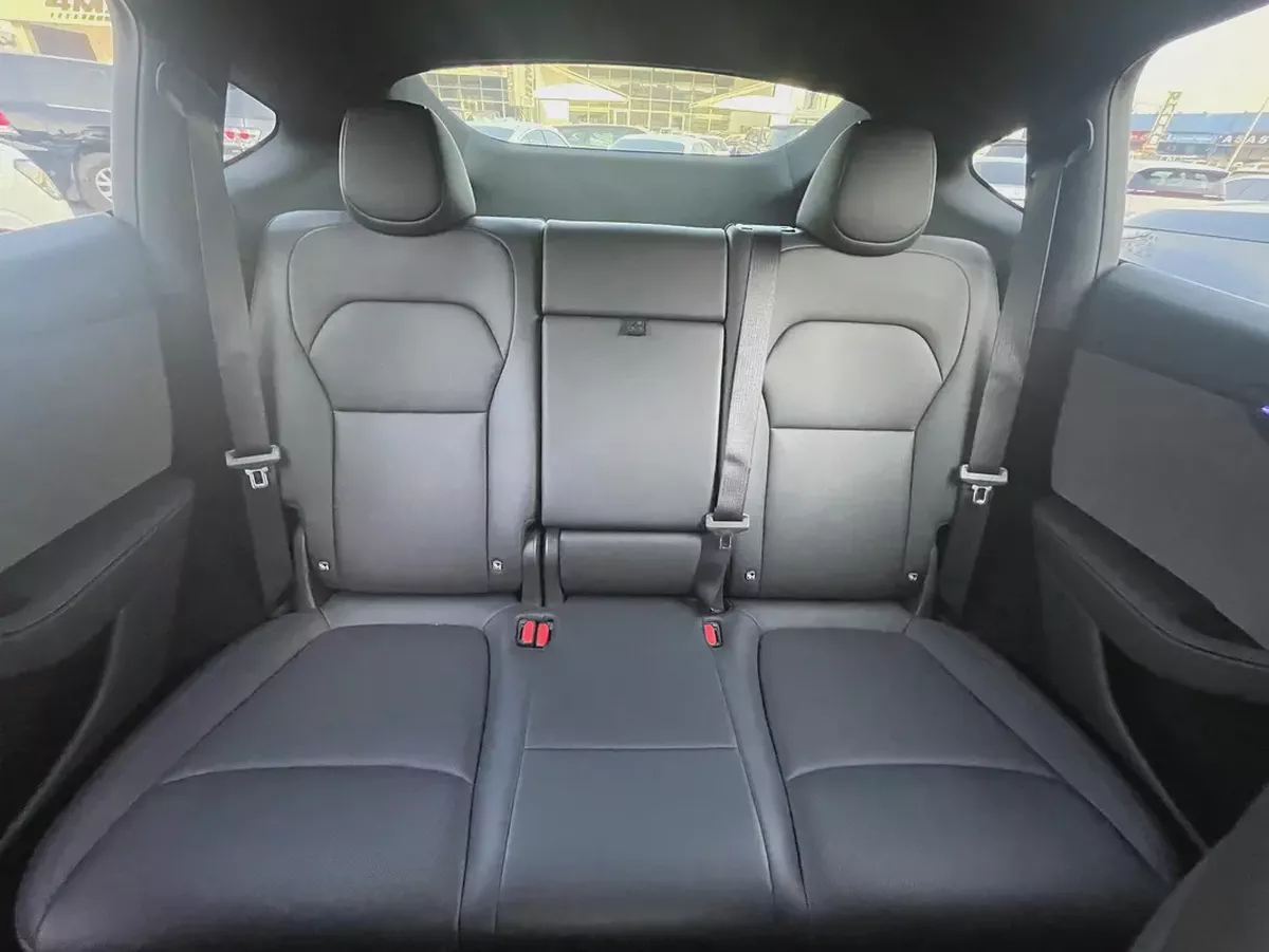 2026 Tesla Model Y Long Range GCC Specs Bank installment available-11-11