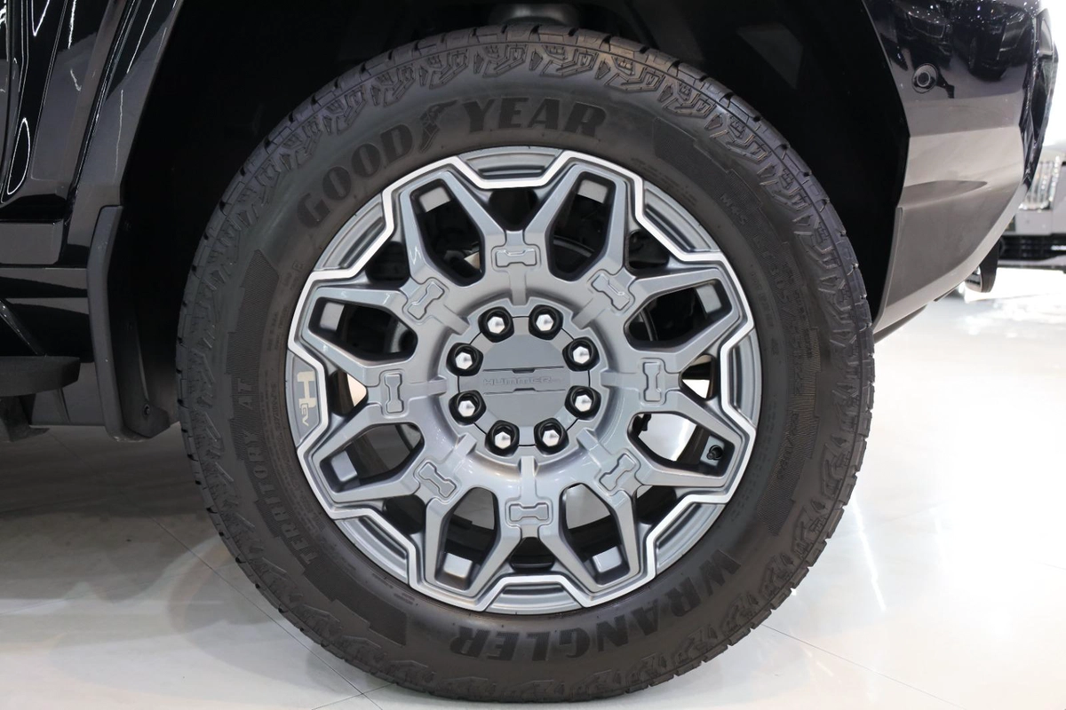 GMC HUmmer EV SUV Edition 1 2024-16-16