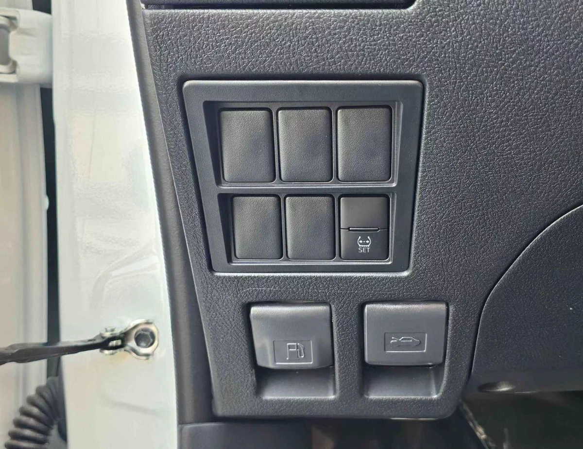 Toyota Hilux SINGLE CABIN TOYOTA HILUX S-CABIN || LONG BODY 5HOOKS | 3STR | AIR COMP CDP PETROL MT 2.7L V4 4WD (CODE#HPMSC1)-16-0