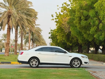 Ford Taurus SE 2018 American Specs-9