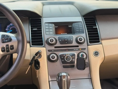 Ford Taurus SE 2018 American Specs-12