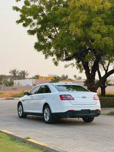 Ford Taurus SE 2018 American Specs-5