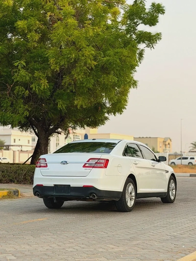 Ford Taurus SE 2018 American Specs-8
