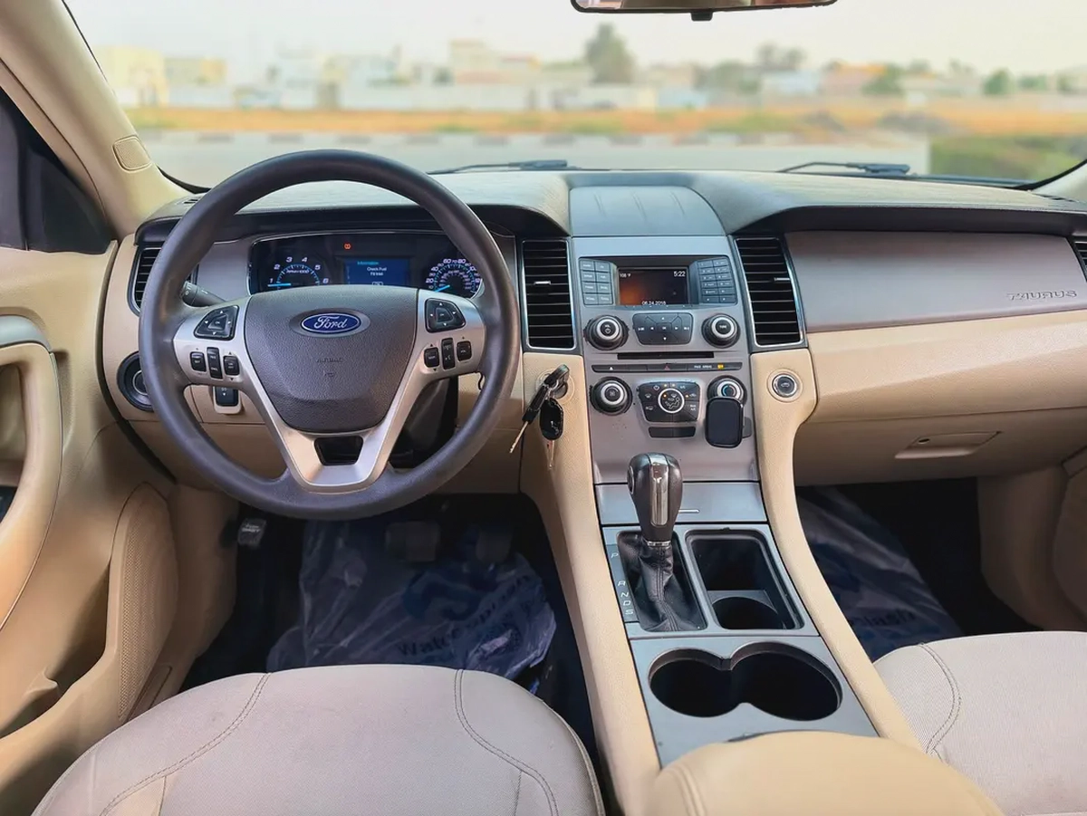 Ford Taurus SE 2018 American Specs-14-14