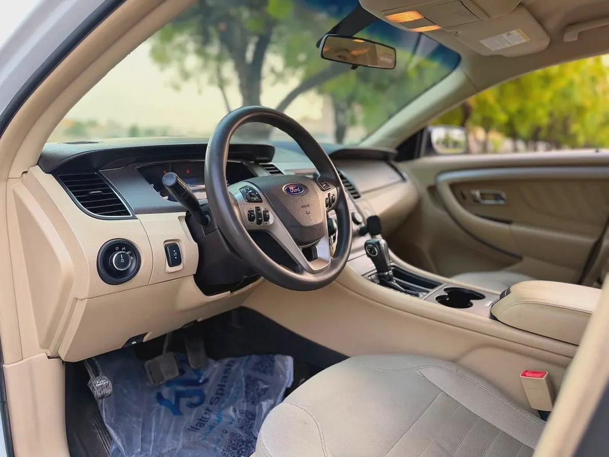 Ford Taurus SE 2018 American Specs-17-17