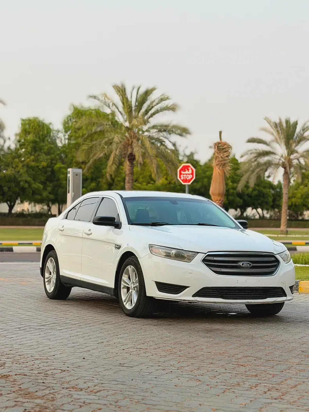 Ford Taurus SE 2018 American Specs-1-1