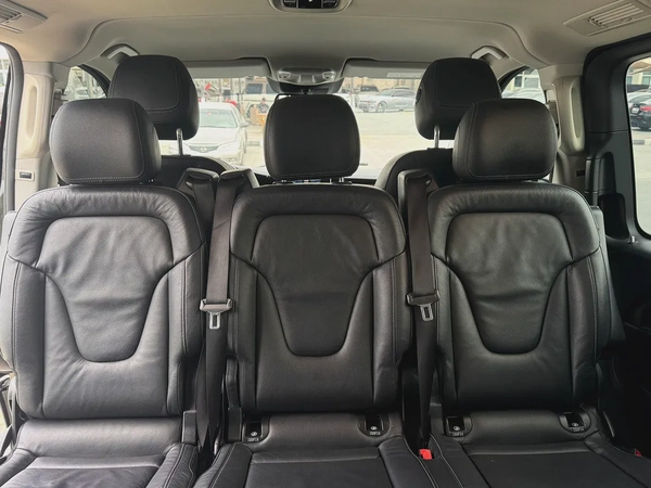 Mercedes V250 full options 360• cameras GCC specs free accident