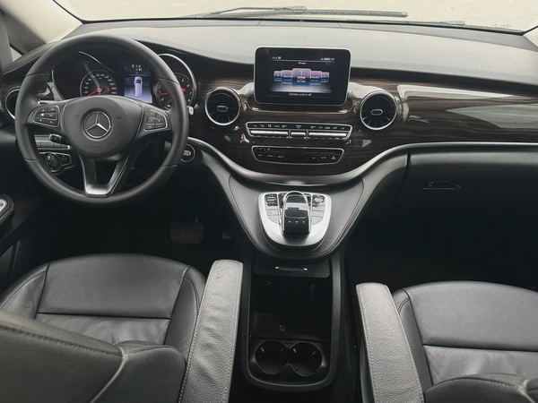 Mercedes V250 full options 360• cameras GCC specs free accident