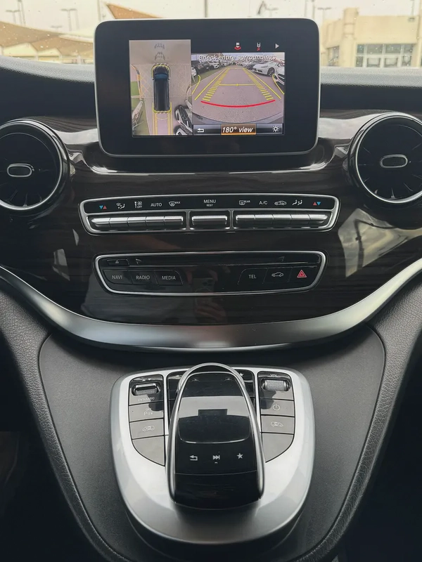 Mercedes V250 full options 360• cameras GCC specs free accident