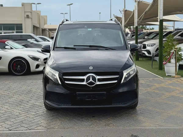 Mercedes V250 full options 360• cameras GCC specs free accident