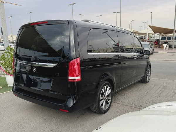 Mercedes V250 full options 360• cameras GCC specs free accident
