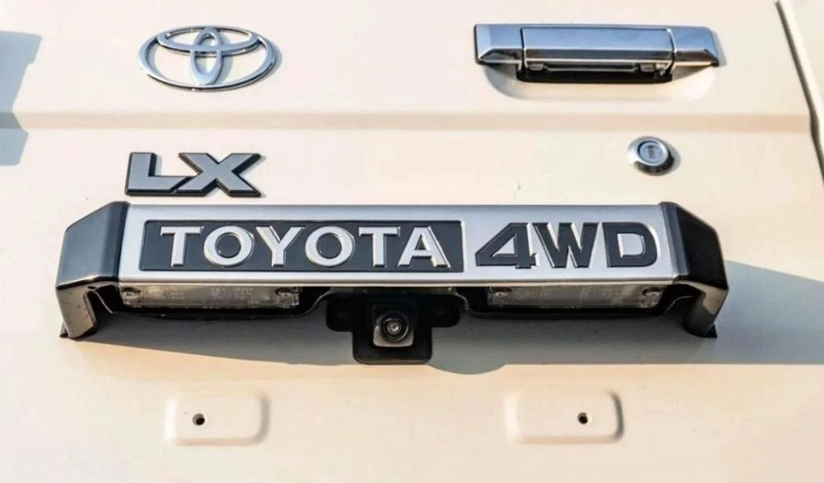Toyota Land Cruiser 70 LX 2.8L LX 2.8L-5-5