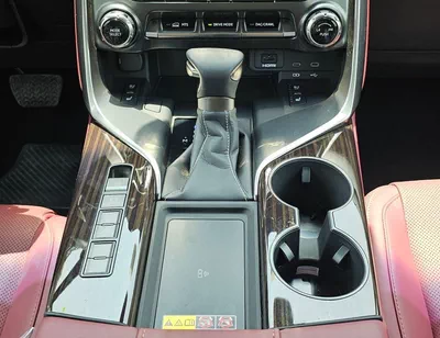 Lexus LX600 SIGNATURE || 3.5L V6 PETROL / RADAR / REAR ENTERTAINMENT SCREEN / HEADS UP DISPALY / COOL BOX (CODE-21
