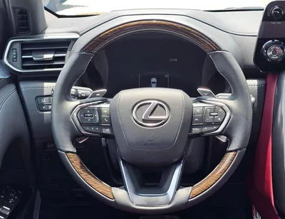Lexus LX600 SIGNATURE || 3.5L V6 PETROL / RADAR / REAR ENTERTAINMENT SCREEN / HEADS UP DISPALY / COOL BOX (CODE-23