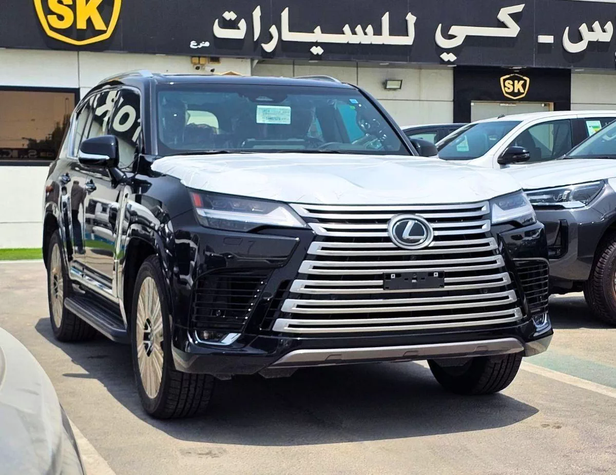 Lexus LX600 SIGNATURE || 3.5L V6 PETROL / RADAR / REAR ENTERTAINMENT SCREEN / HEADS UP DISPALY / COOL BOX (CODE-2-0