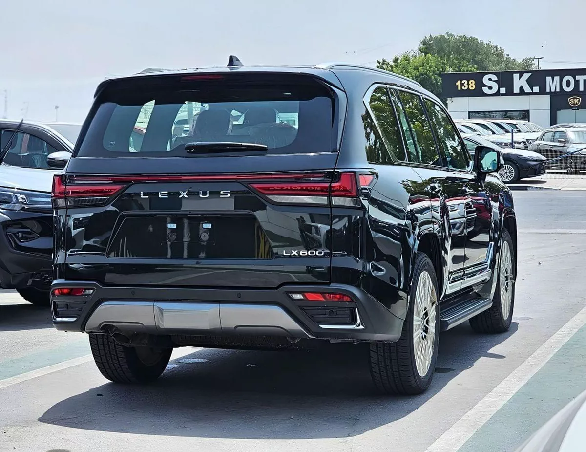 Lexus LX600 SIGNATURE || 3.5L V6 PETROL / RADAR / REAR ENTERTAINMENT SCREEN / HEADS UP DISPALY / COOL BOX (CODE-4-0