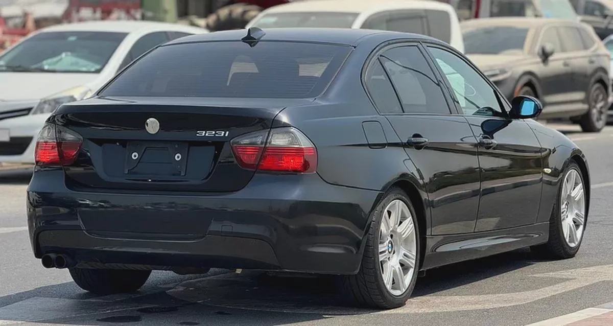 BMW | 323i | 2006 | ONLY | 80622 KM | JAPAN IMPORT | CLEAN TITLE-6-6